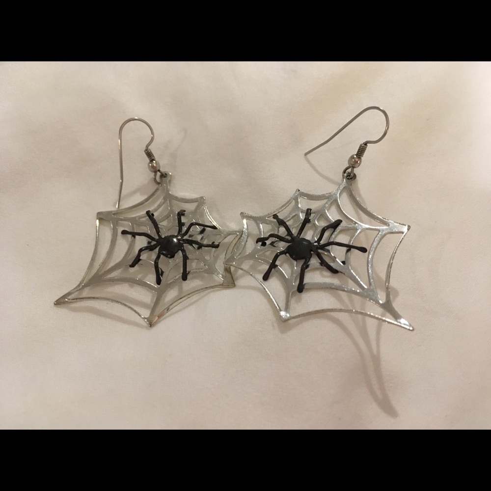 Spider 🕷 web earrings 🎃 👻